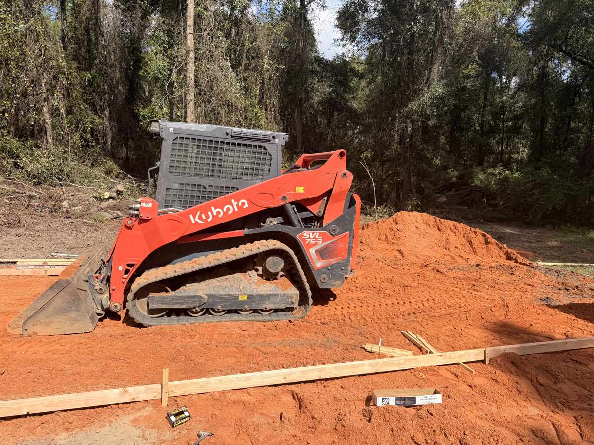 Bucket: side view showing the tracks and enclosed cab